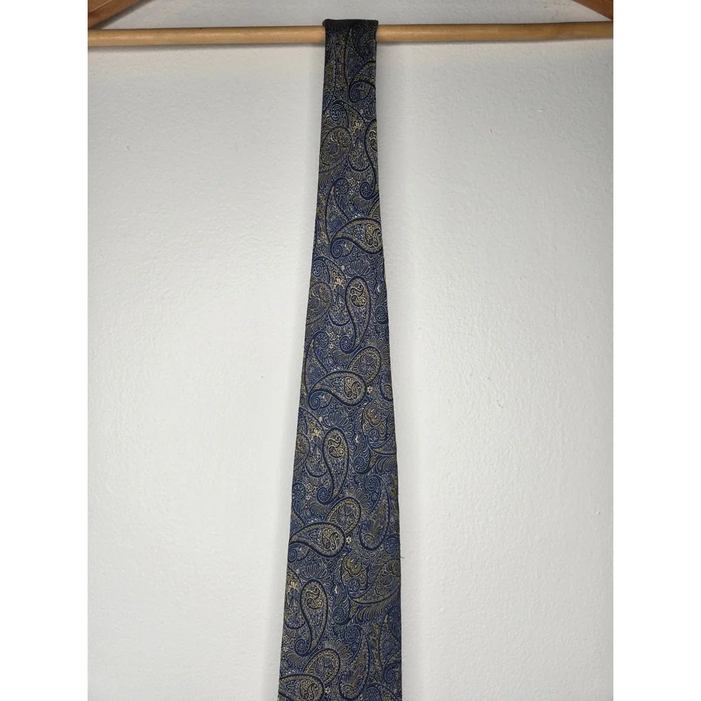 Van Heusen 100% Silk Tie Blue Paisley Gold Trim Mens Necktie Classic Formal